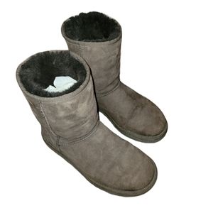 UGG Classic Short II Boot Winter Fur Boots in Dark Brown sz 8